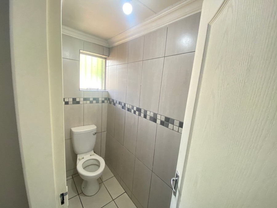 5 Bedroom Property for Sale in Willows Free State